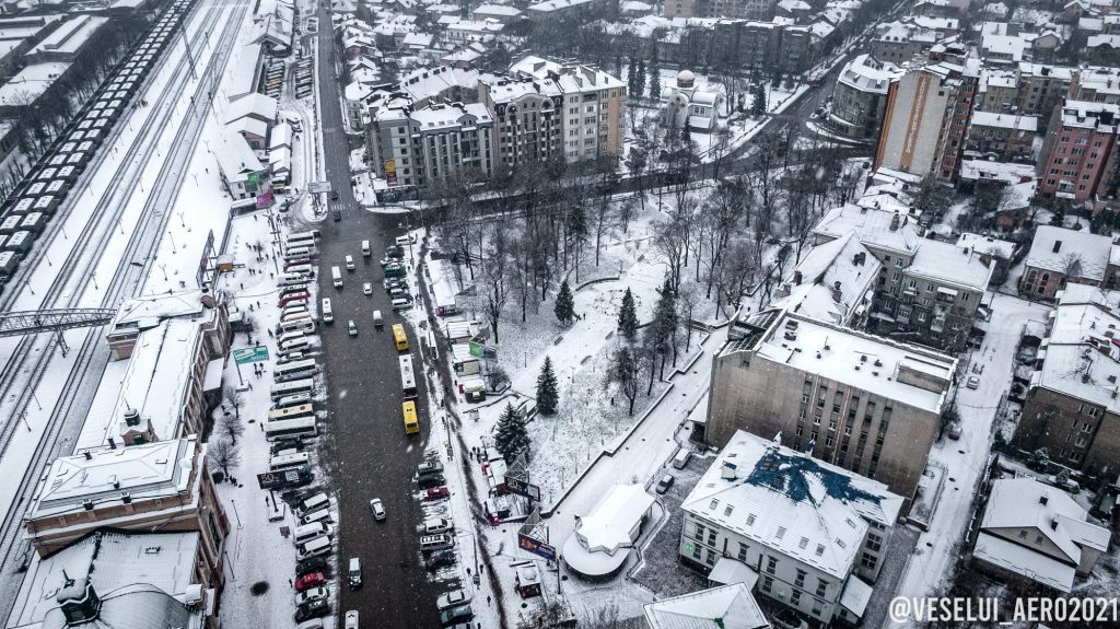 Як виглядає зимовий Івано-Франківськ з неба: казкові фото
