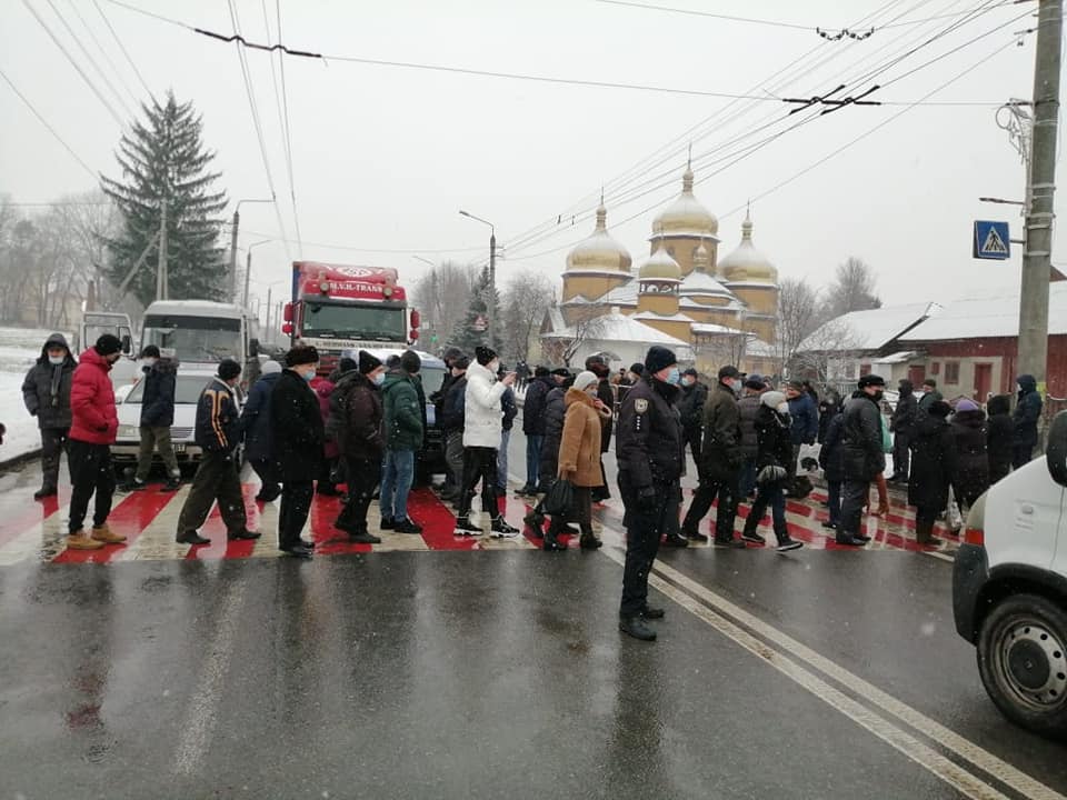 У Ямниці люди знову перекрили дорогу на знак протесту проти високих тарифів на газ ФОТО