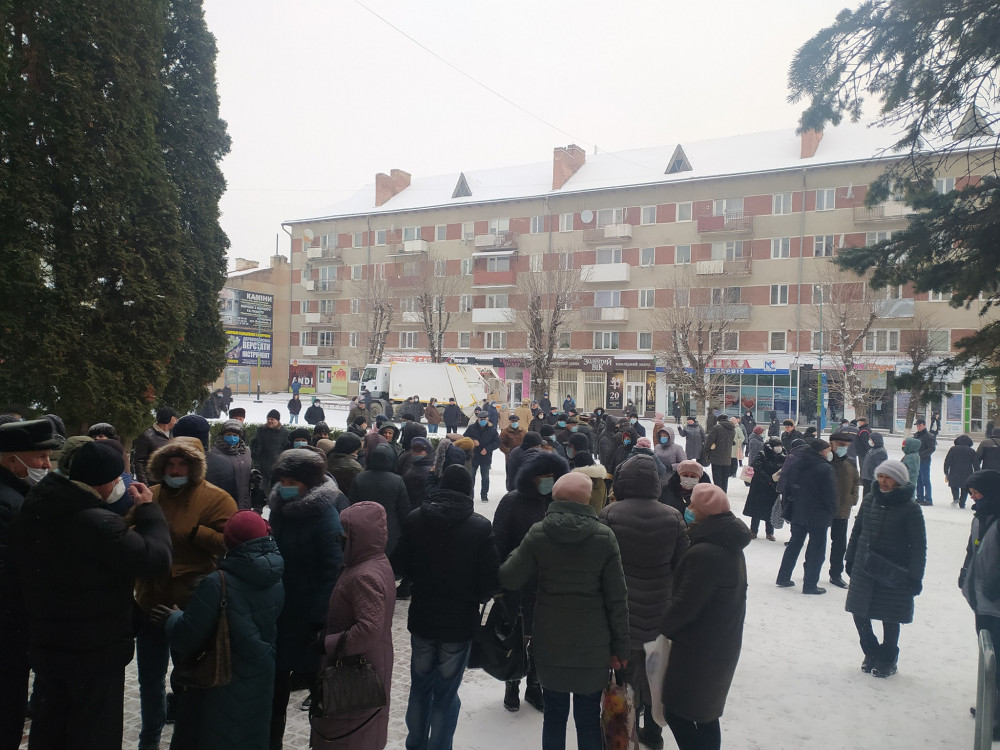 «Тарифні майдани» тривають: мешканці Прикарпаття масово протестують проти здорожчання газу ФОТО