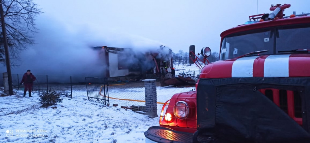 У прикарпатському селі спалахнув житловий будинок - причина поки невідома ФОТО
