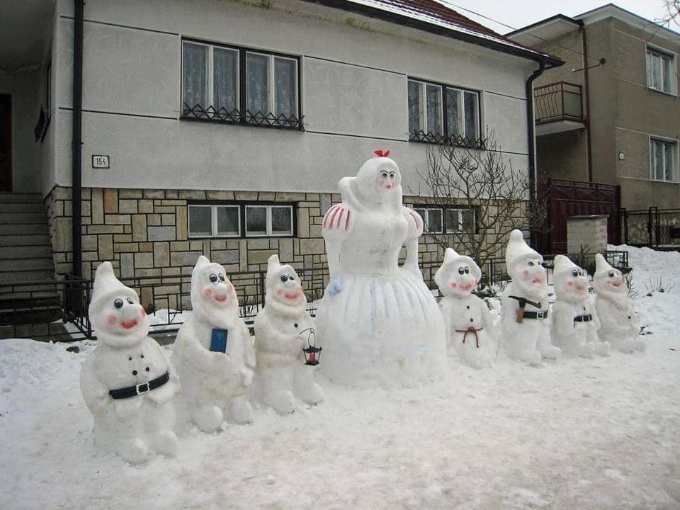 У Калуші зліпили оригінальних сніговиків ФОТО