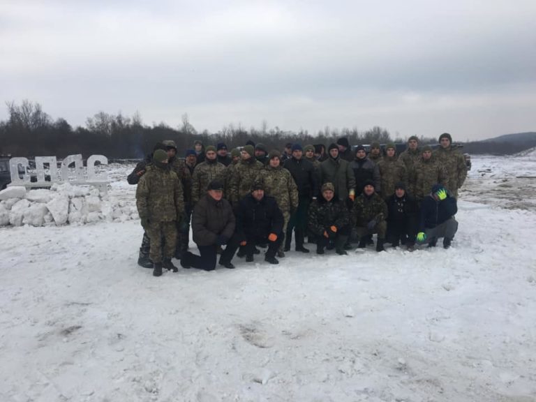 У селі на Коломийщині до свята Водохреща збудували вже традиційне крижане містечко ФОТО