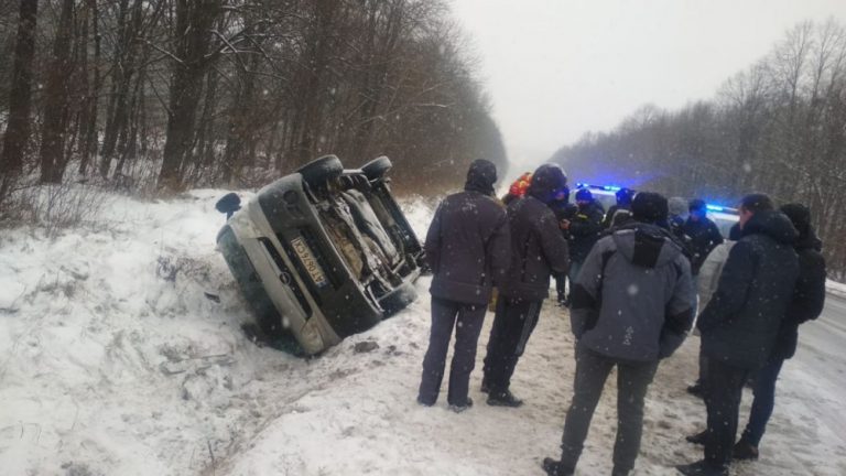 Відомі деталі ДТП на Калущині, де авто перекинулось на бік ФОТО