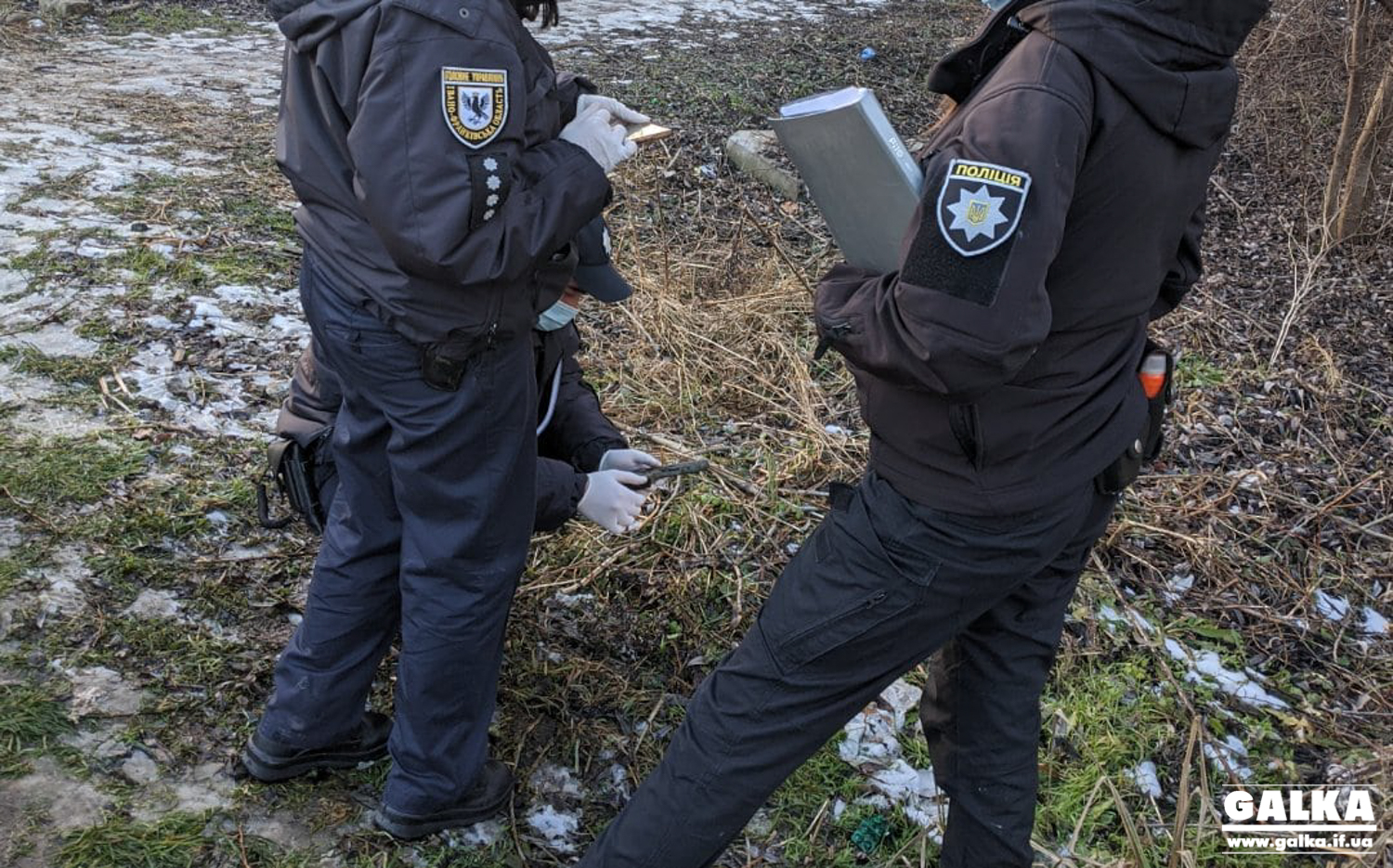 У Франківську поблизу міського озера знайшли пістолет