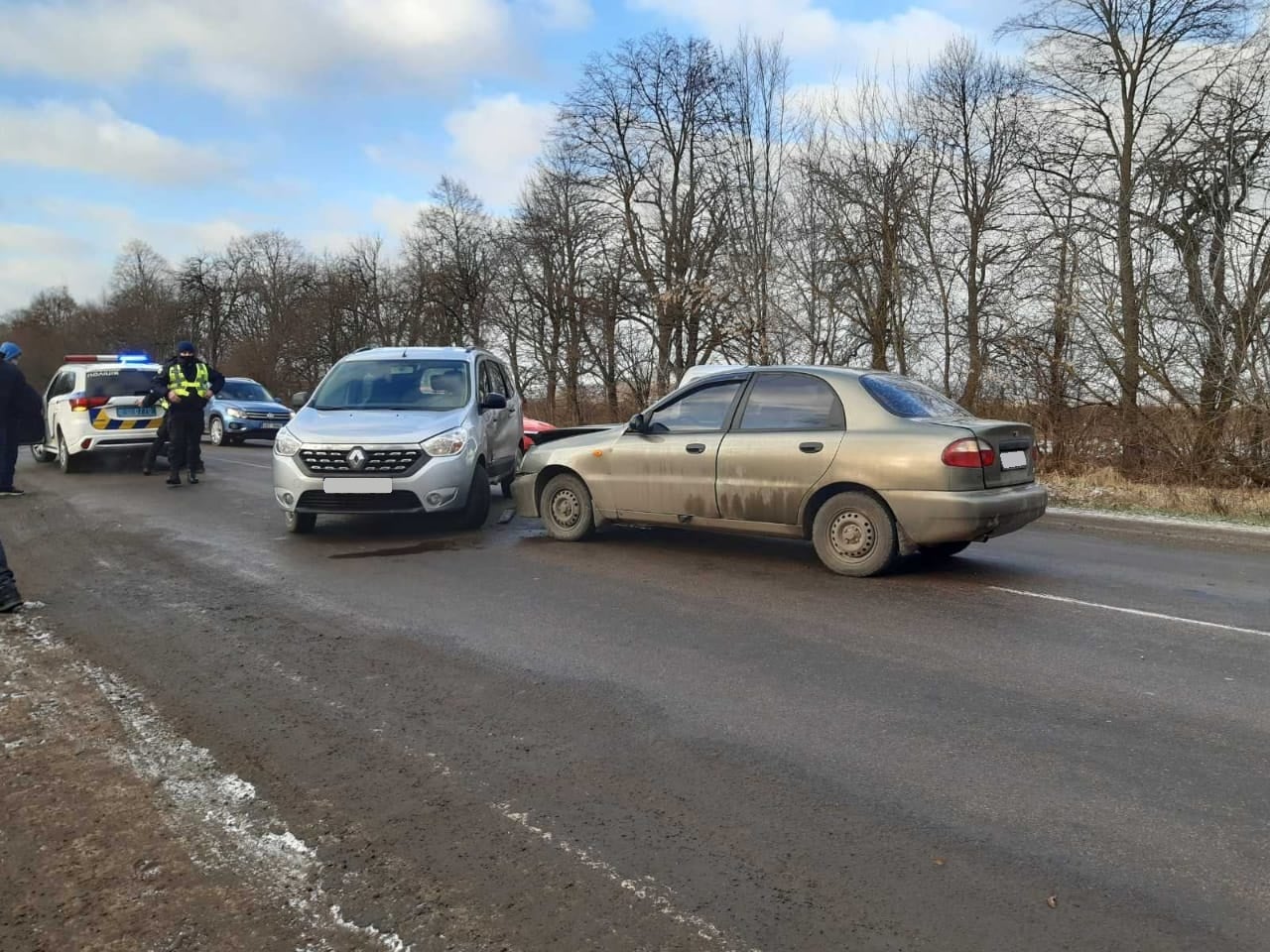 Поблизу Франківська зіштовхнулися два легковики ФОТО