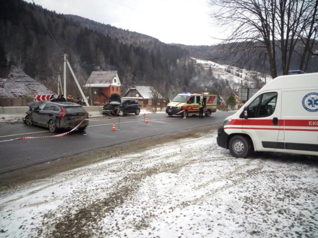 В аварії на Прикарпатті постраждали троє дітей ФОТО