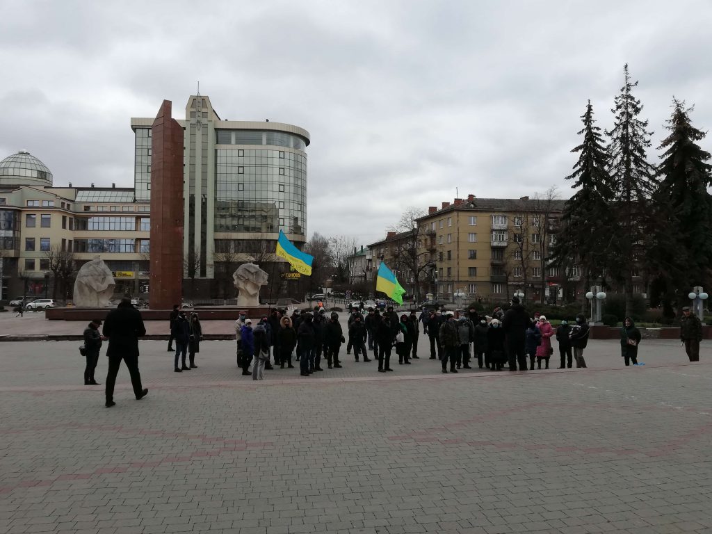 Обурені мешканці Івано-Франківська вийшли на протест проти висотих тарифів ФОТО