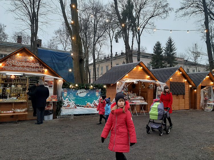 Через локдаун у франківському Палаці Потоцьких частково не працює ярмарок