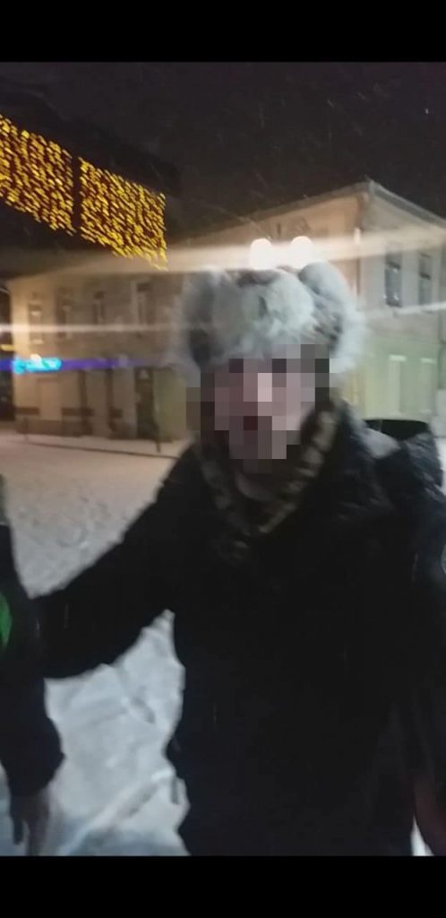 В центрі Івано-Франківська компанія п'яних гопників перевертала кіоски, а потім побилася з поліцією і муніципалами ФОТО