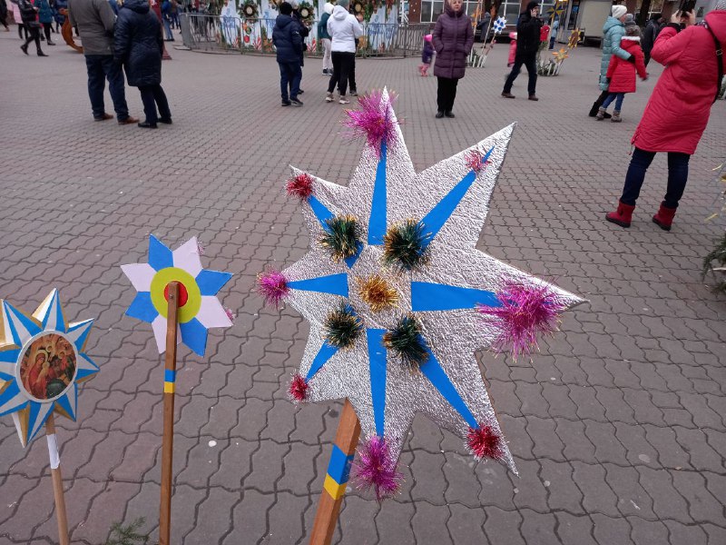 В Івано-Франківську провели конкурс на кращу різдвяну зірку