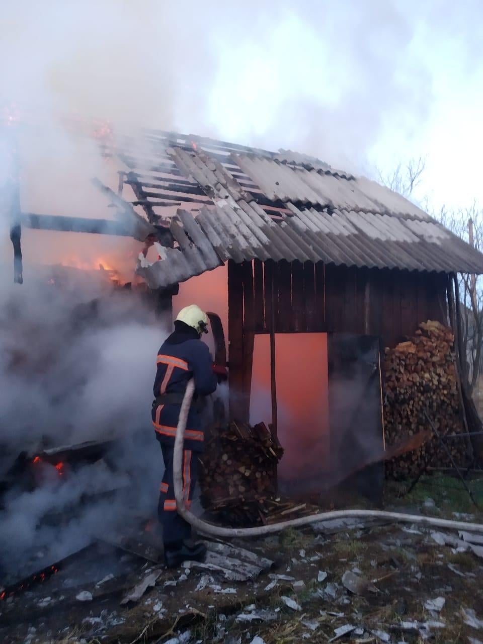 Прикарпатські вогнеборці гасили пожежу на території Богородчанщини