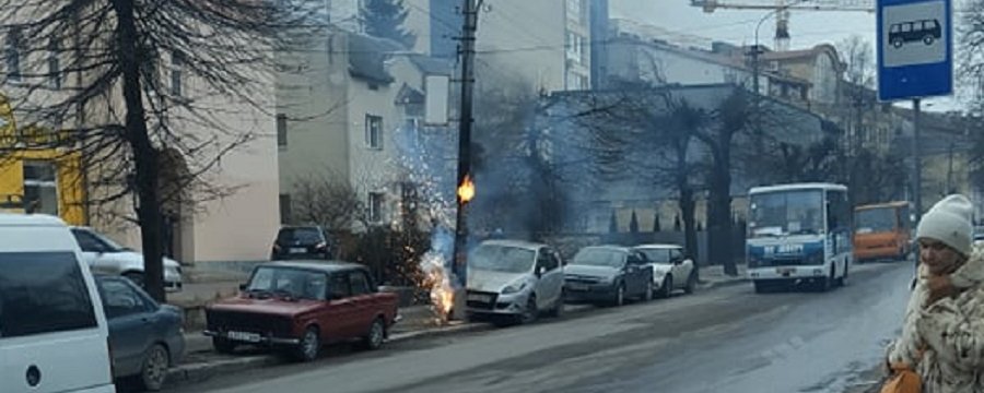 У середмісті Франківська зайнялася електроопора ФОТО