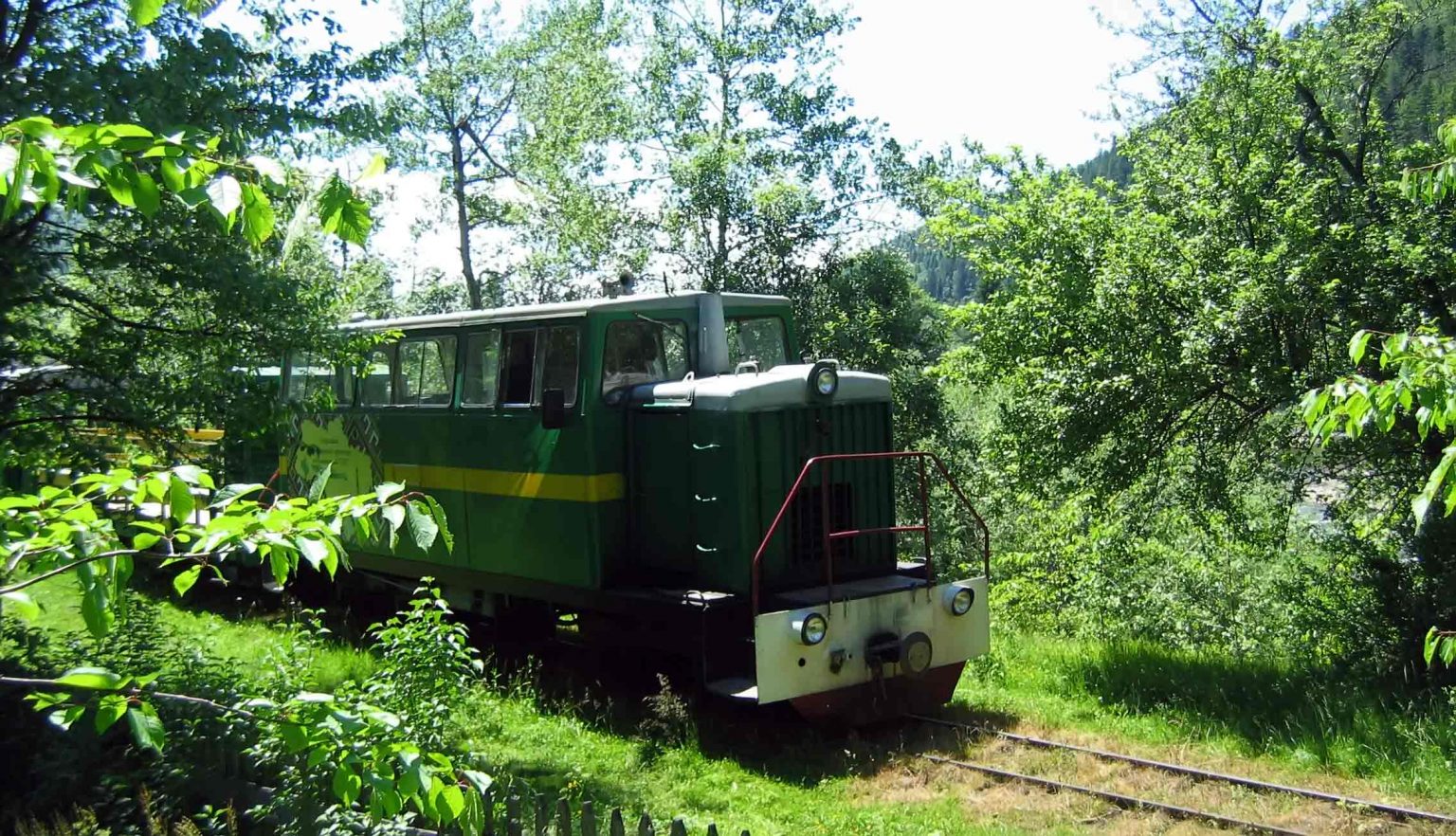 Карпатська вузькоколійка та зона відчуження: ТОП локацій, які вразили мандрівників у 2020 році