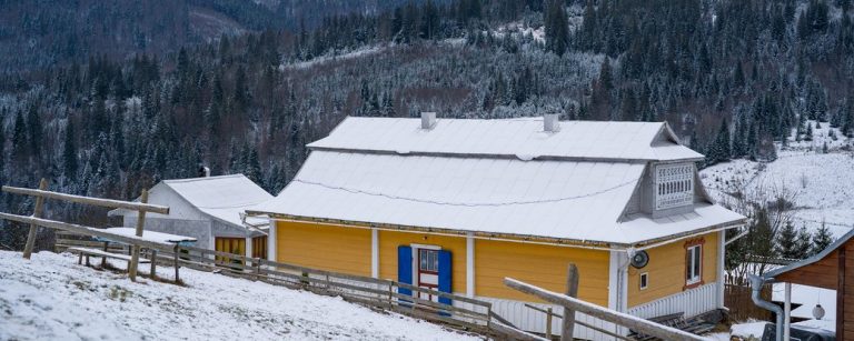 Нове життя старим хатам: прикарпатка створила унікальний проєкт ФОТО