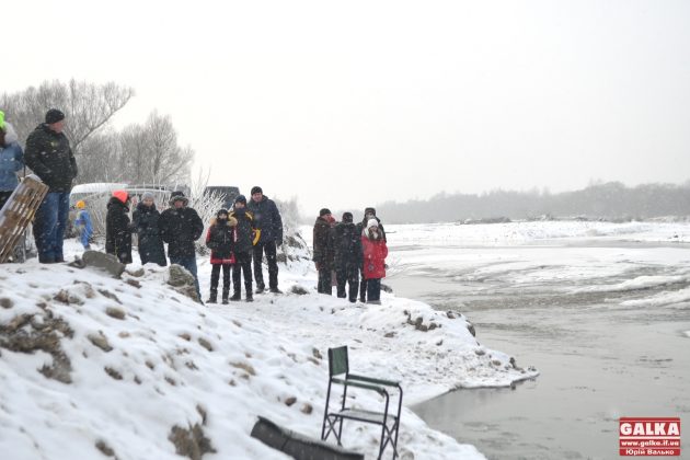 Франківець встановив рекорд з підіймання гирі у крижаній воді ФОТО