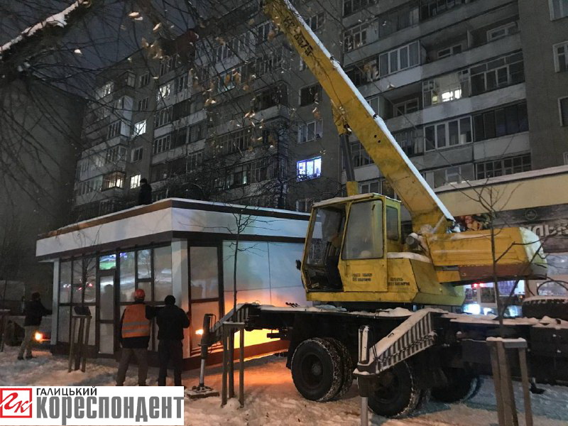 У Франківську знесли МАФ ВІДЕО