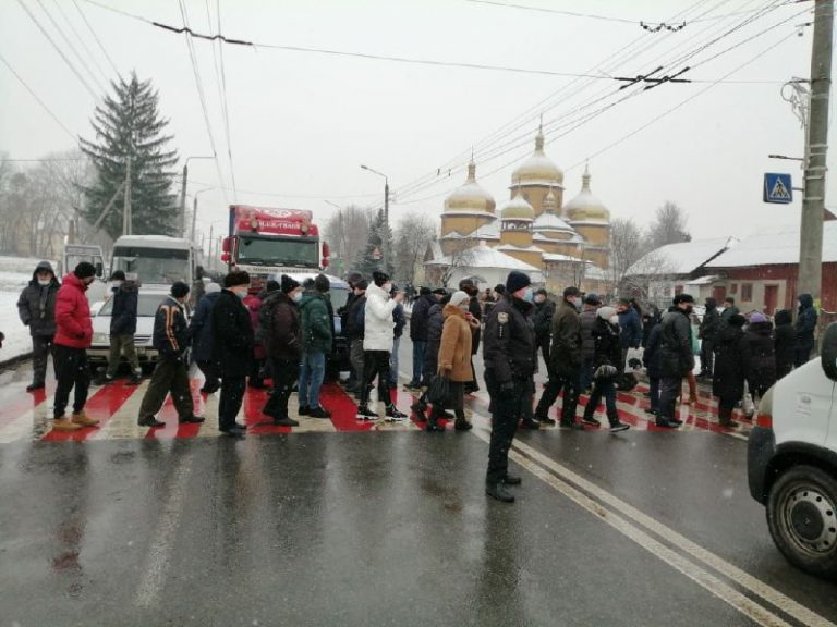 Мешканці Ямниці вкотре перекрили дорогу через високі тарифи на газ