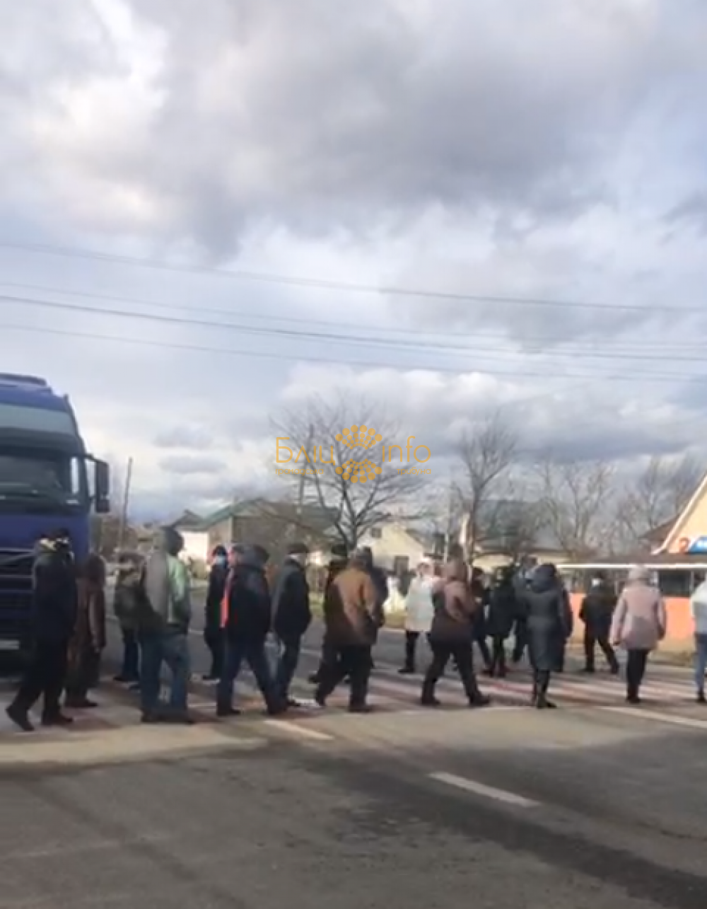 На Рожнятівщині мітингувальники перекрили автошлях - протестують проти високих тарифів на газ