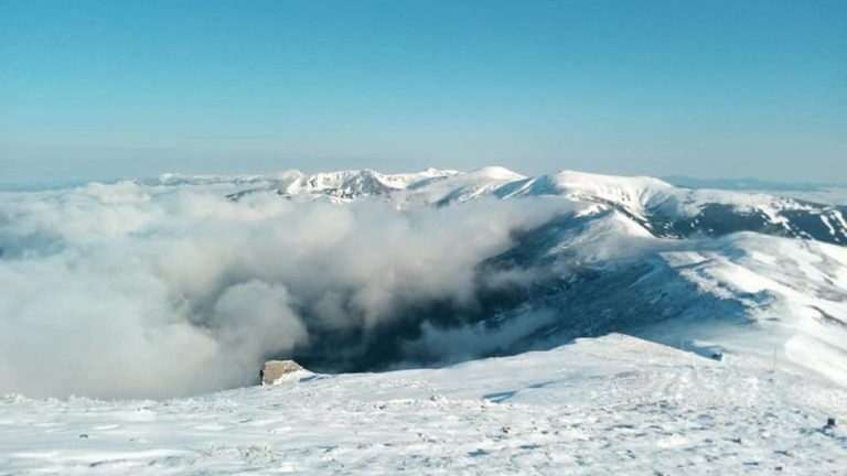 Прикарпатський рятувальник порадив, як вижити у горах під час стихії