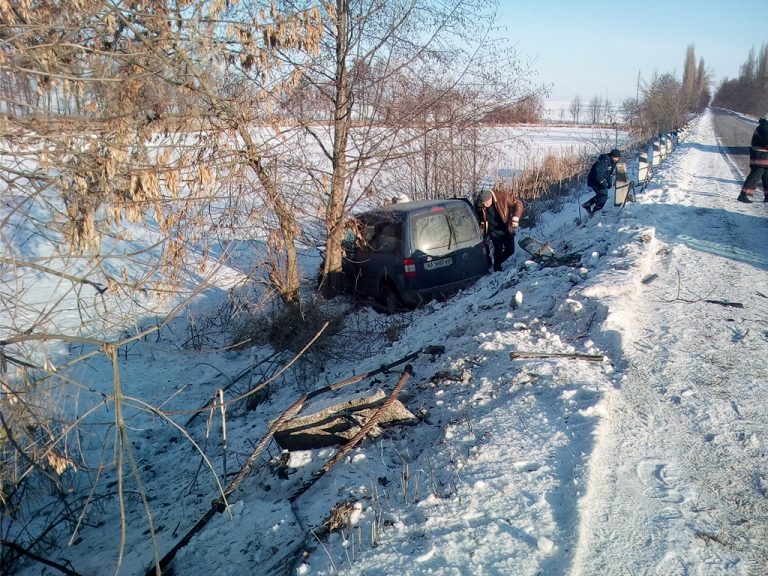 У курортному Микуличині легковик злетів у кювет - внаслідок ДТП одна особа травмована