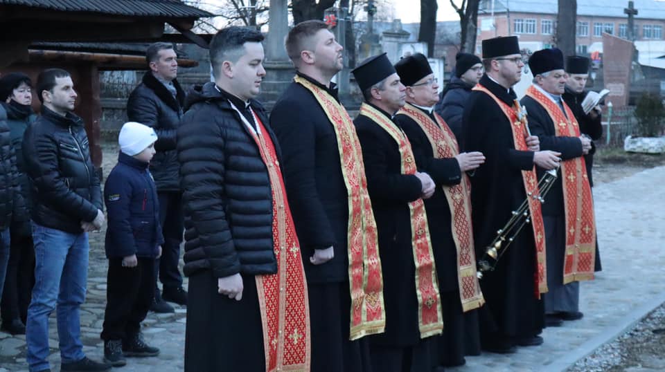 Громада Коломиї молилася за молодь, яка полягла під Крутами ФОТО