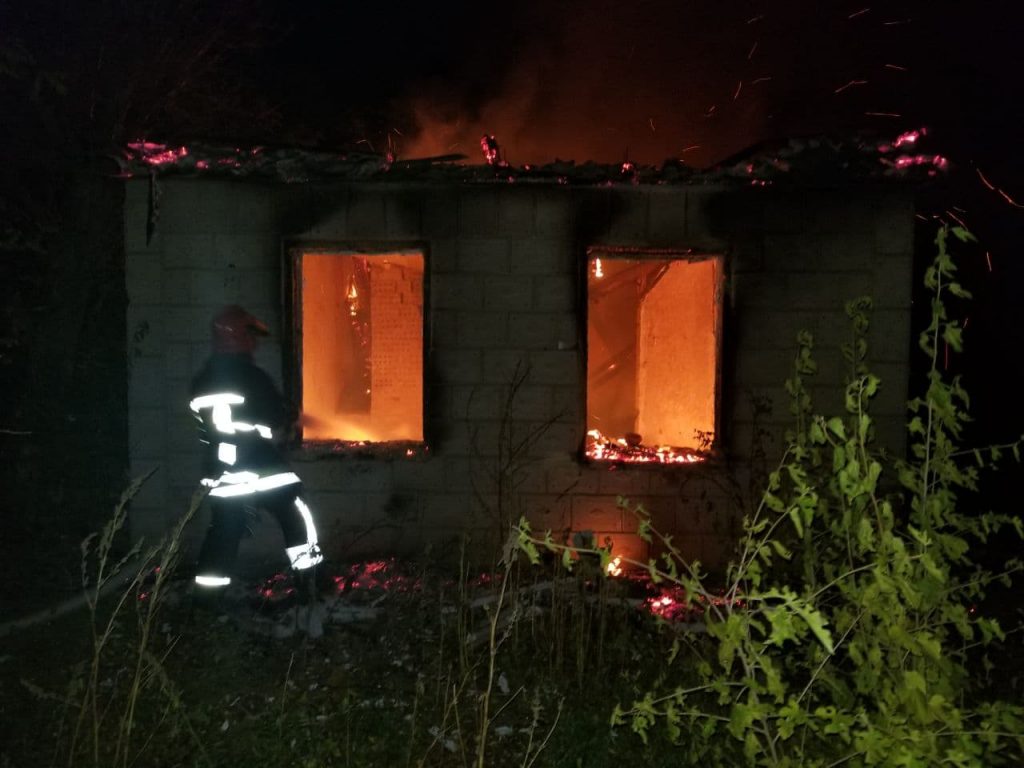 На Прикарпатті під час пожежі загинула жінка