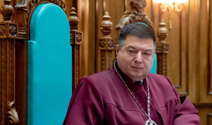 Глава Конституційного Суду Тупицький орендував у Дубаї королівську віллу за 300 тис. грн на добу. Фото