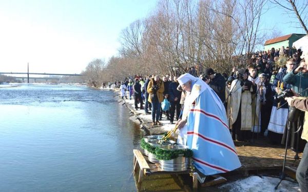 Незважаючи на локдаун, масові купання на Водохреща у Франківську відбудуться