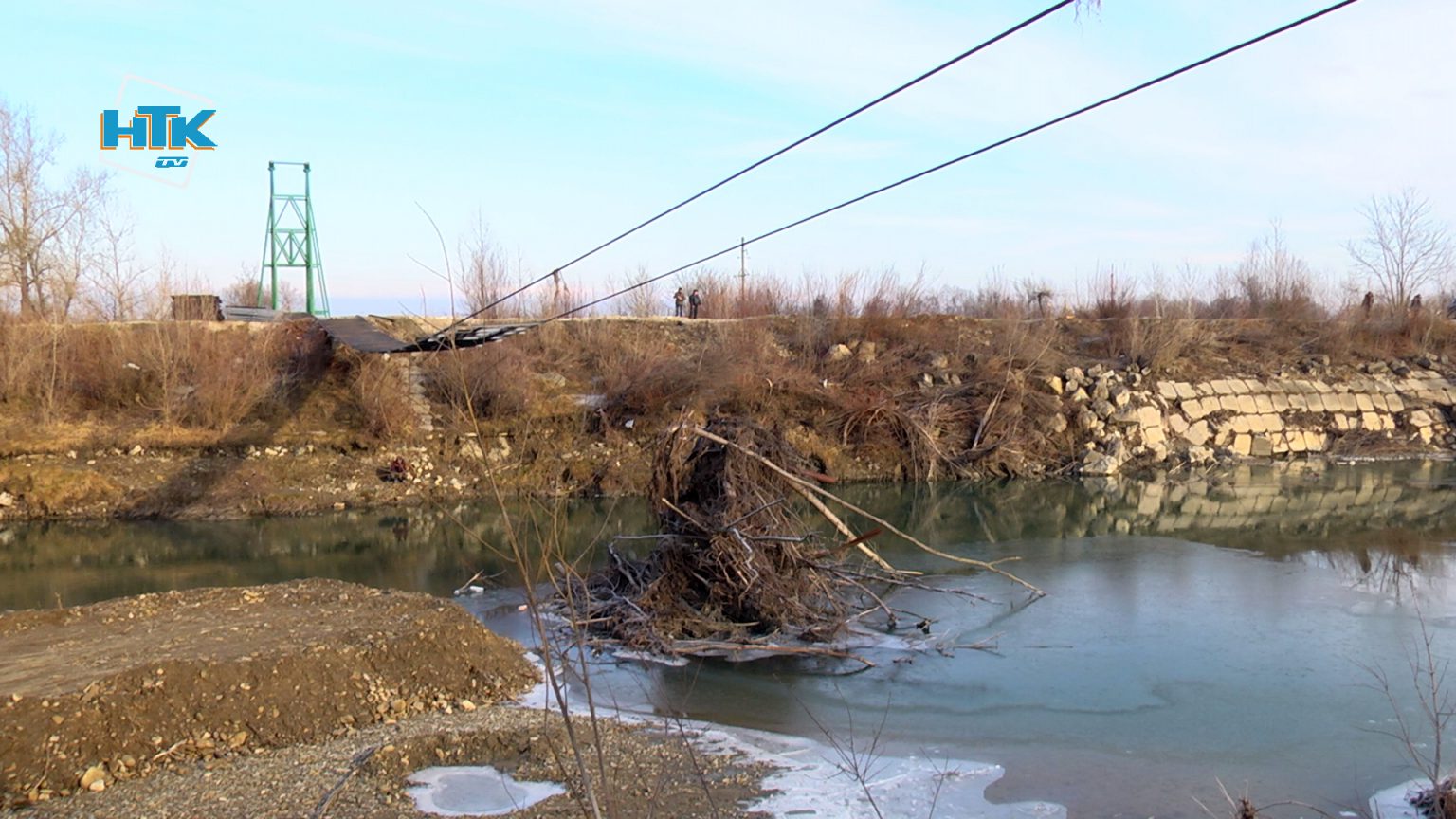 У селі на Коломийщині триває робота над відновленням кладки ВІДЕО