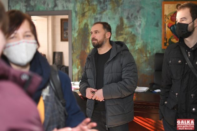 Українські митці зібралися у франківському драмтеатрі, щоб створити тут мистецький хаб ФОТОРЕПОРТАЖ