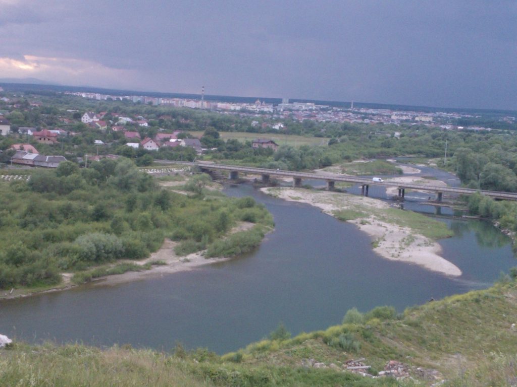 Дорогу до підніжжя Вовчинецьких гір планують відремонтувати вже у цьому році