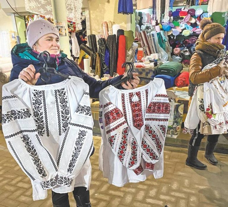 Як працює в карантин нічний базар вишиванок в Коломиї