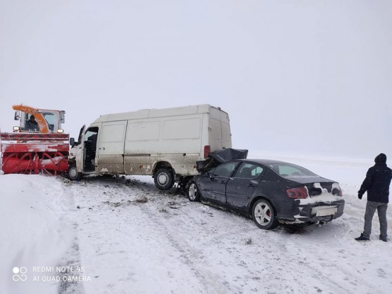 Між Рогатином та Львовом трапилася подвійна ДТП за участі спецтехніки