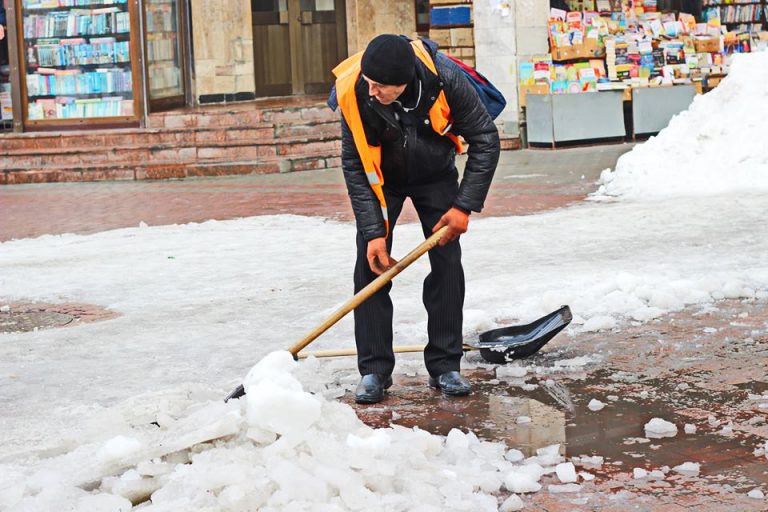 Марцінків похвалив комунальників, які прибирають місто від снігу