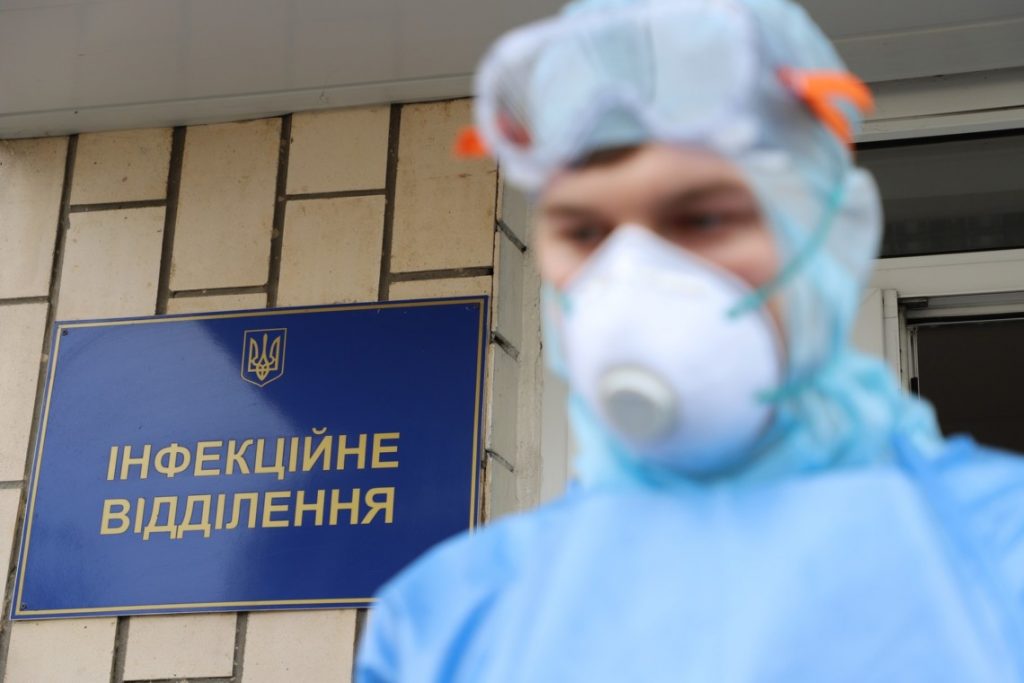 8 померлих та майже 400 нових хворих за добу: Прикарпаття - лідер за кількістю випадків інфікування COVID-19 в країні