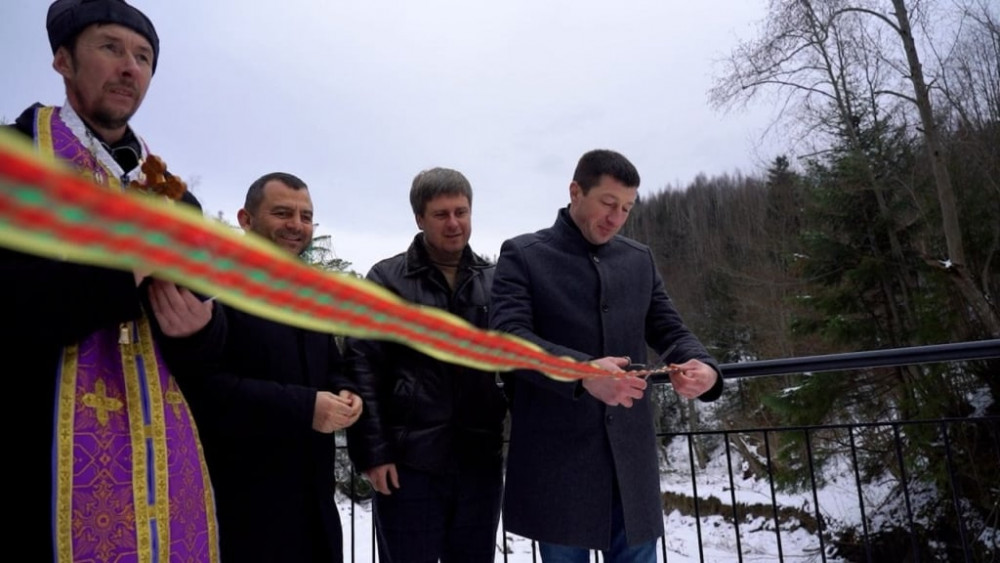 У гірському прикарпатському селі відновили зруйновані повінню мости ФОТО
