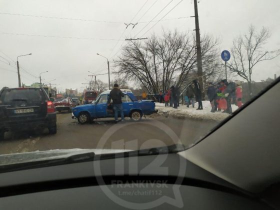 На Пасічній горе-водій протягом години вчинив дві ДТП і втік ФОТО