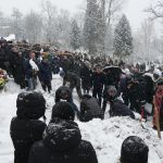 «Грай, Петрику, на небесах»: сотні людей попрощалися з відомим на всю Україну прикарпатським цимбалістом ФОТОРЕПОРТАЖ