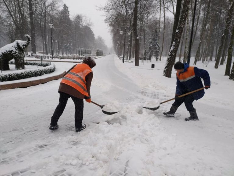 Комунальники відзвітували, як цими днями прибирали Франківськ від снігу