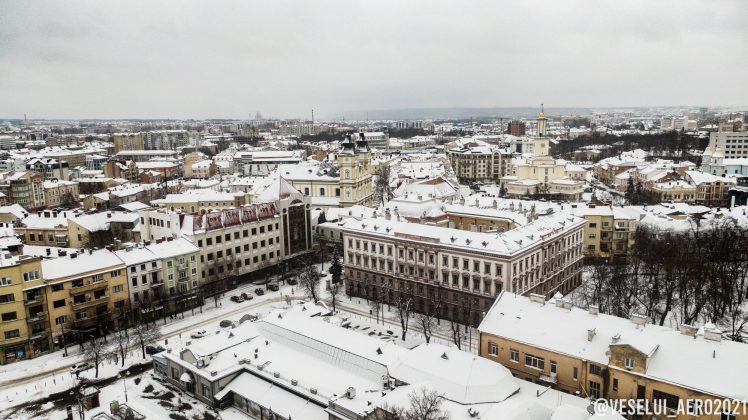 Як виглядає засніжений Івано-Франківськ з висоти: казкові фото