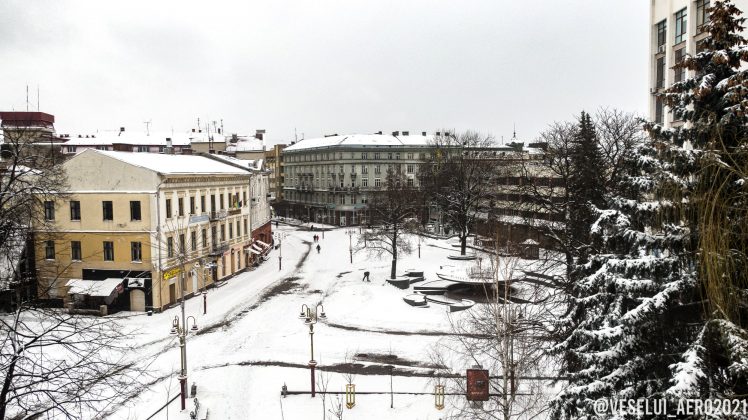 Як виглядає засніжений Івано-Франківськ з висоти: казкові фото