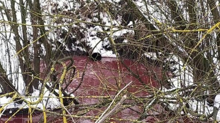 Неподалік Франківстка підприємство зливє у річку кров з бойні ФОТО та ВІДЕО