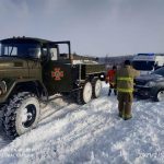 На Прикарпатті перекрили два автошляхи, через снігові замети