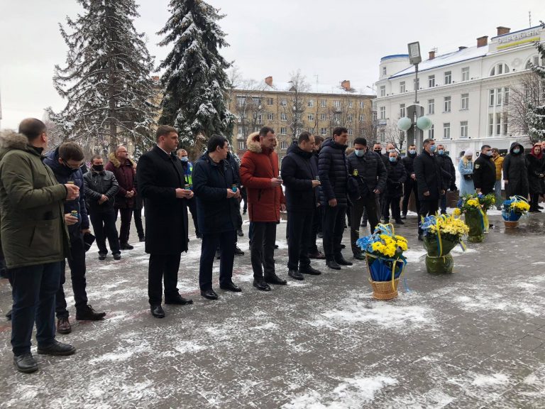 Прикарпатські депутати вшанували річницю виходу з Дебальцево та перші розстріли на Майдані ФОТО