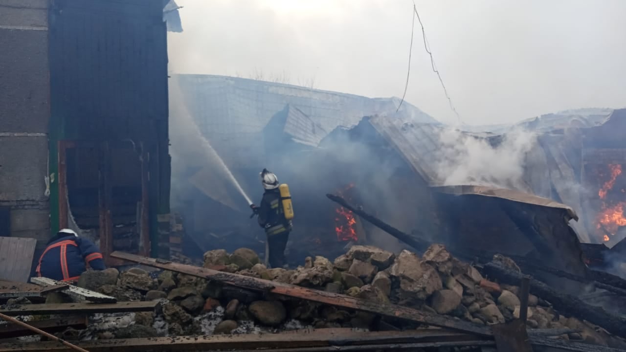 Прикарпастькі вогнеборці гасили пожежу житлового будинку ФОТО