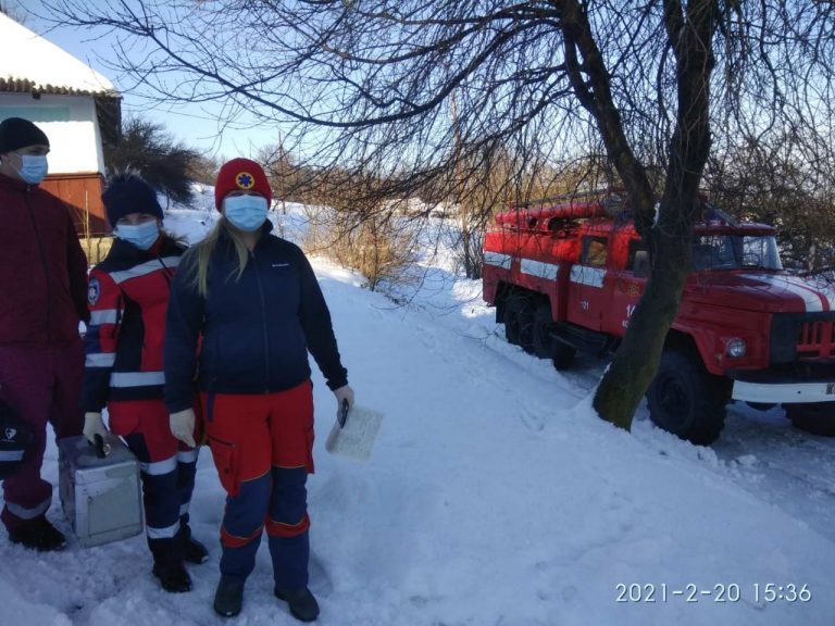 На Прикарпатті рятувальники допомогли "швидкій" дістатися до хворої жінки