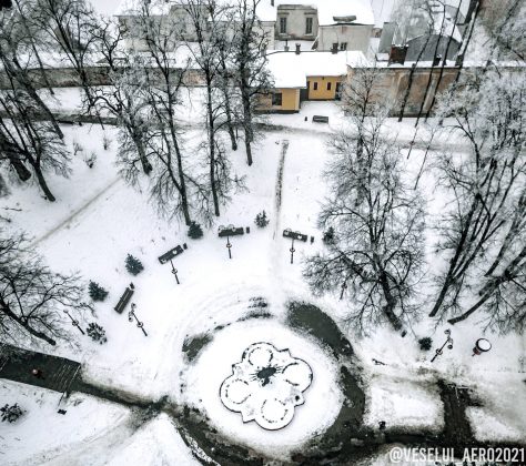 Франківський фотограф поділився заворожуючими кадрами засніженого скверу на Валах ФОТОРЕПОРТАЖ