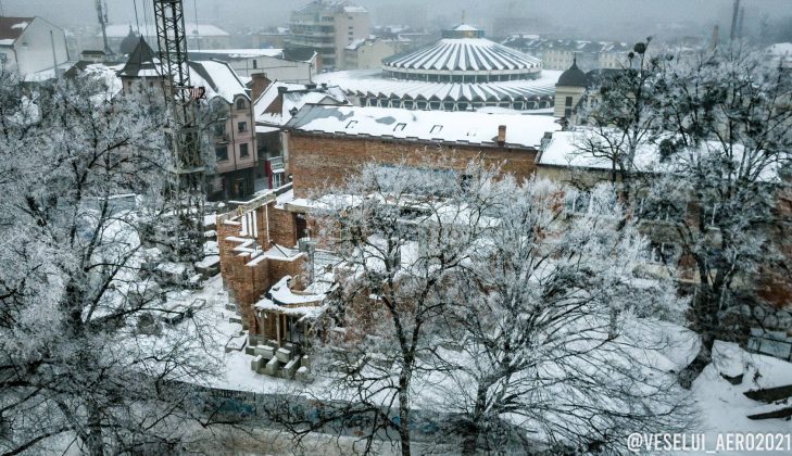 Франківський фотограф поділився заворожуючими кадрами засніженого скверу на Валах ФОТОРЕПОРТАЖ