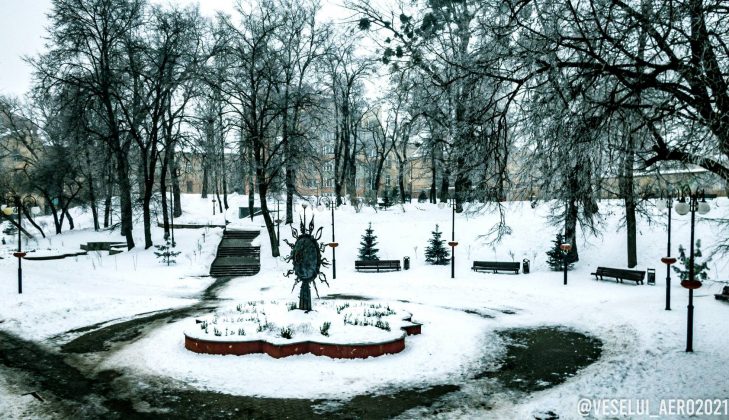 Франківський фотограф поділився заворожуючими кадрами засніженого скверу на Валах ФОТОРЕПОРТАЖ