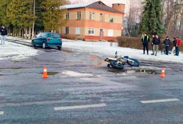 На Прикарпатті п'яний "шумахер" скоїв ДТП, в якій постраждав мотоцикліст ФОТО